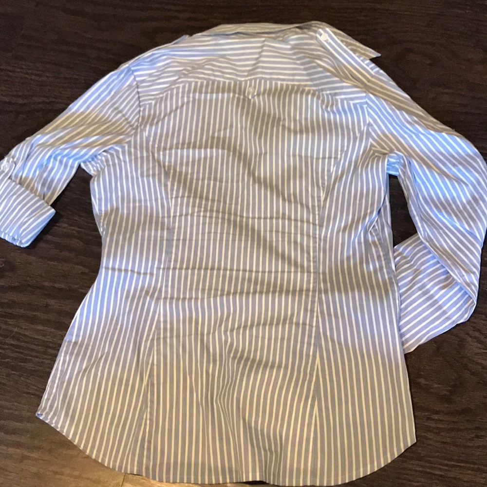 Fitted button up - Picture 4 of 4